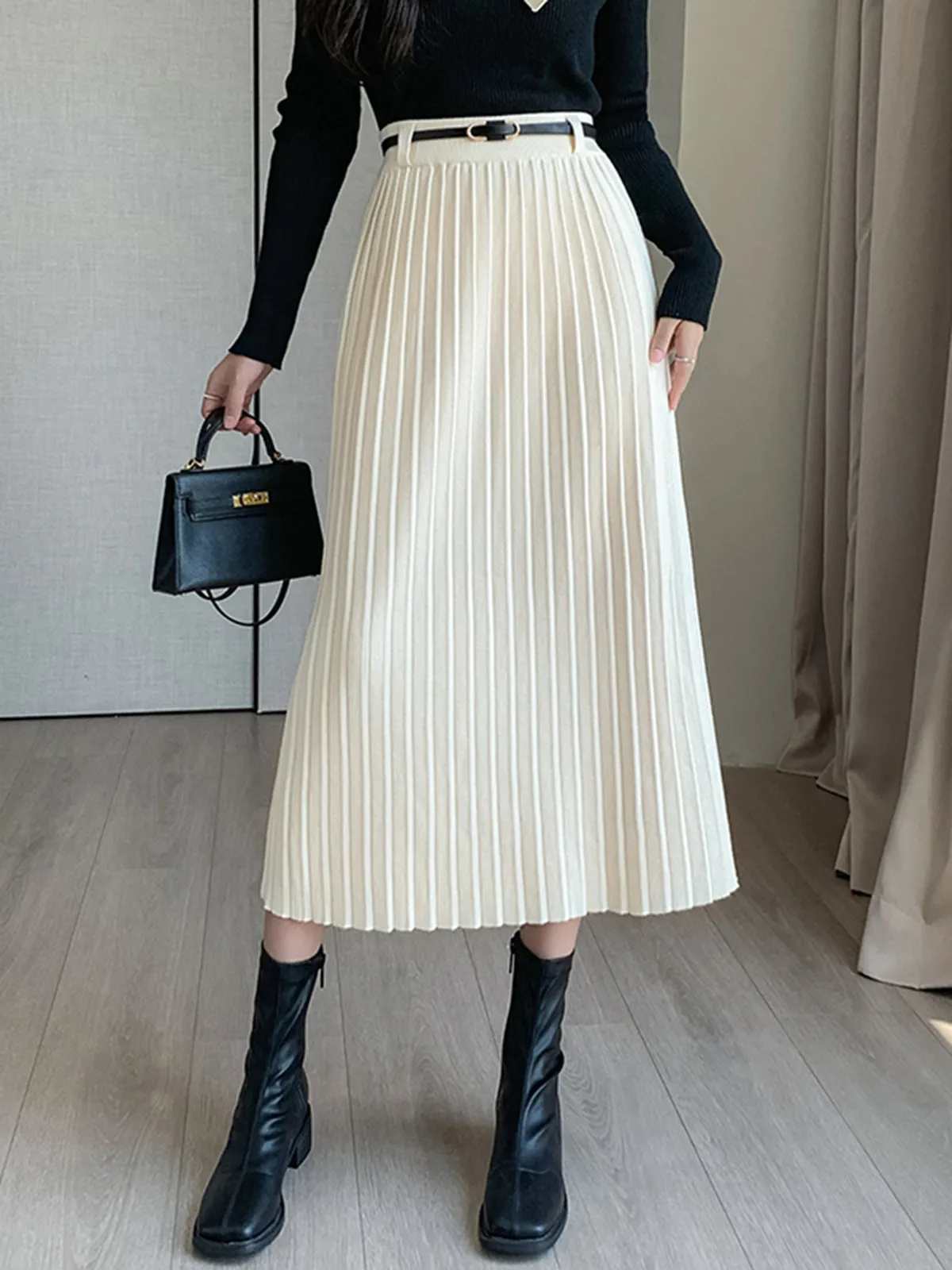 Pleated Sweater Skirt With Belt